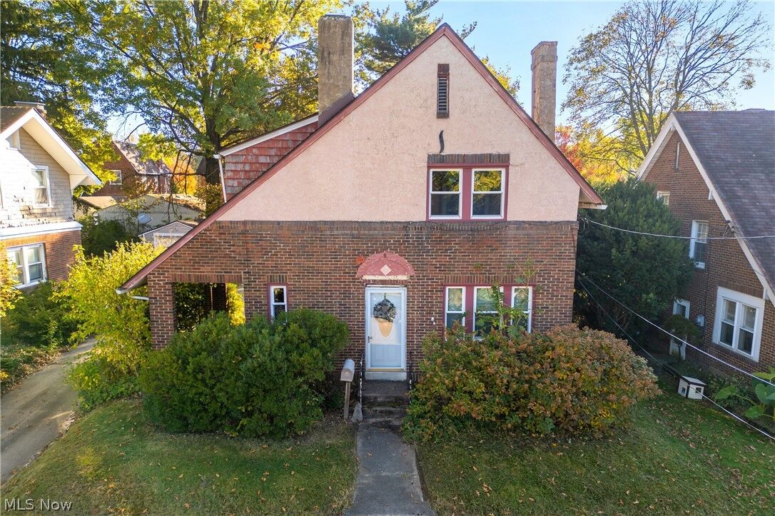 Property Photo: 405 Saint Leger Avenue OH 44305