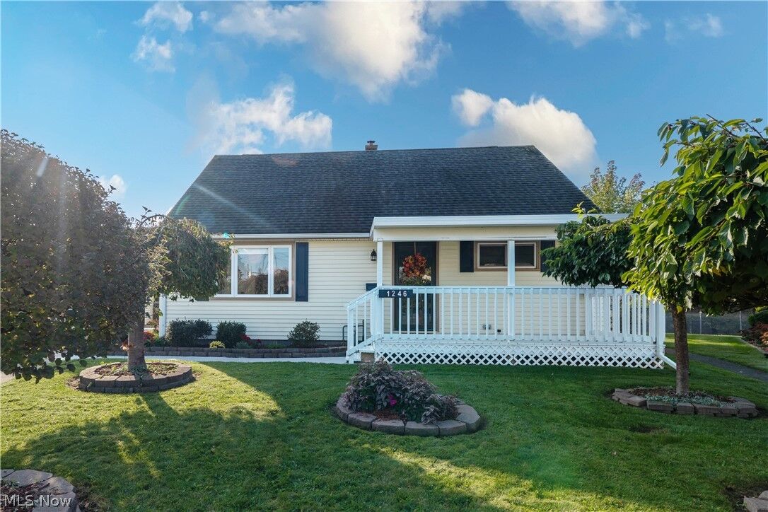 Property Photo: 1246 Valleyview Avenue SW OH 44710