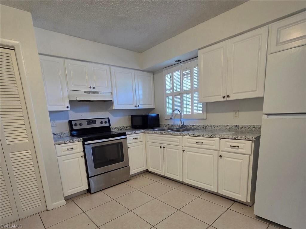 Property Photo:  3325 Airport Rd N G7  FL 34105 