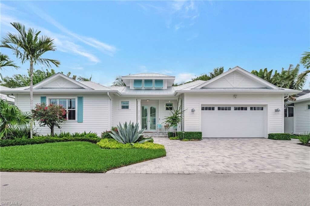 Property Photo: 2120 Curtis St FL 34112