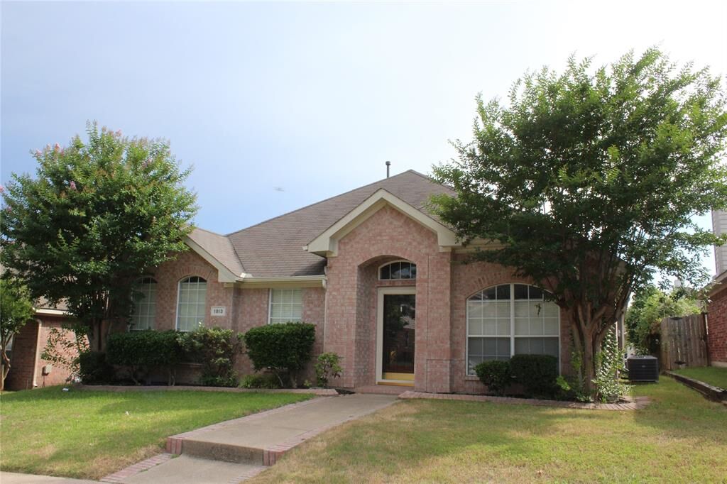 Property Photo:  1813 Arbor Creek Drive  TX 75040 
