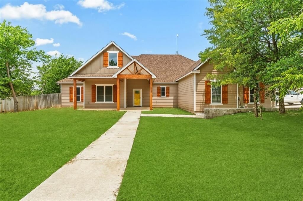 Property Photo:  1754 Riverview Drive  TX 76033 