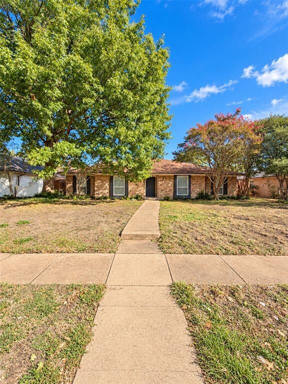 Property Photo:  433 Birch Lane  TX 75081 