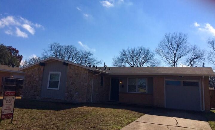 Property Photo:  923 Wateka Way  TX 75080 
