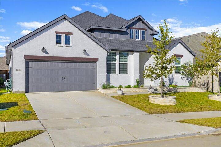 Property Photo:  221 Diamond Dale  TX 75166 
