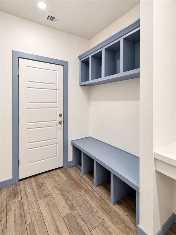 Property Photo:  200 E 6th Street  OK 73007 