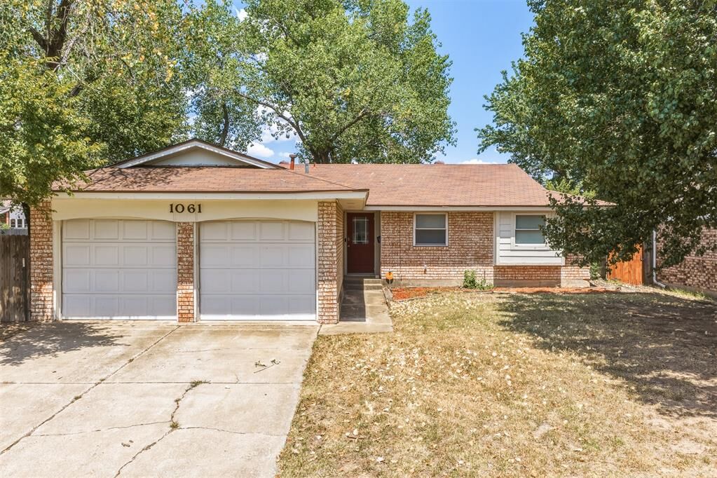 Property Photo: 1061 W Main Street OK 73160