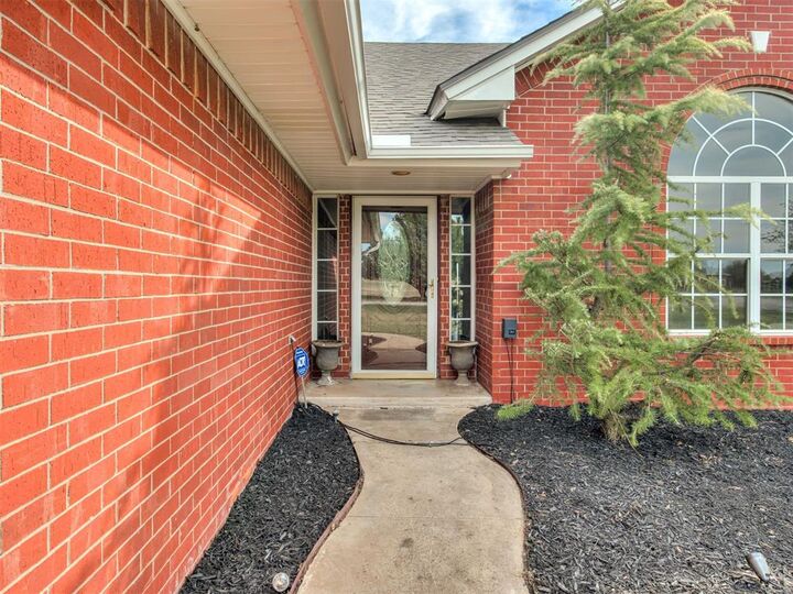 Property Photo: 1085 Pioneer Road OK 73089