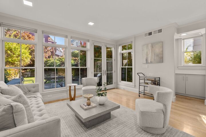 Property Photo:  136 Banks St 136  MA 02138 