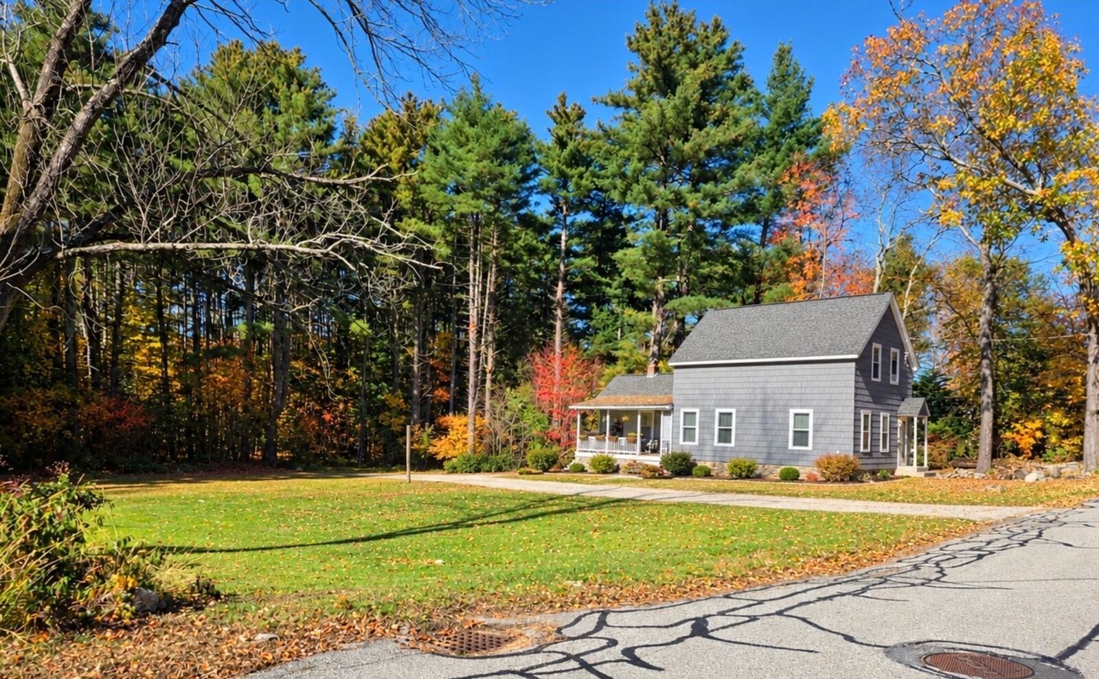 Property Photo:  681 Charlton St  MA 01550 