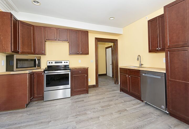 Property Photo:  963 Main 1  MA 01524 