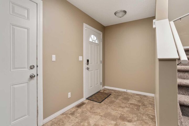 Property Photo:  6802 50 Avenue 6  AB T4V 5C7 