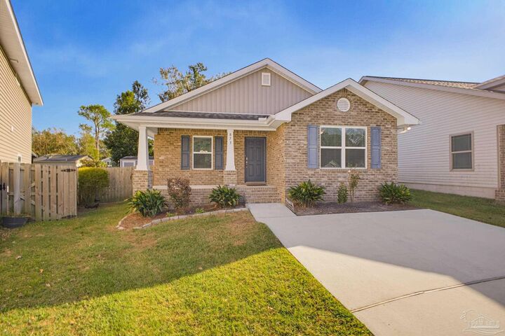 Property Photo:  873 Smiley Cir  FL 32514 