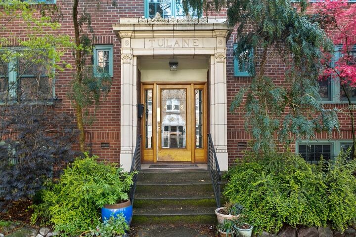 Property Photo: 408 Bellevue Avenue E 302 WA 98102