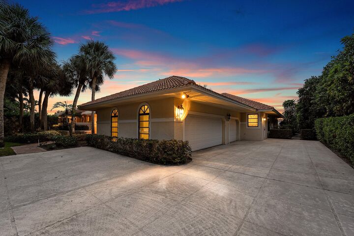 Property Photo: 10126 SE Royal Tern Way FL 33469