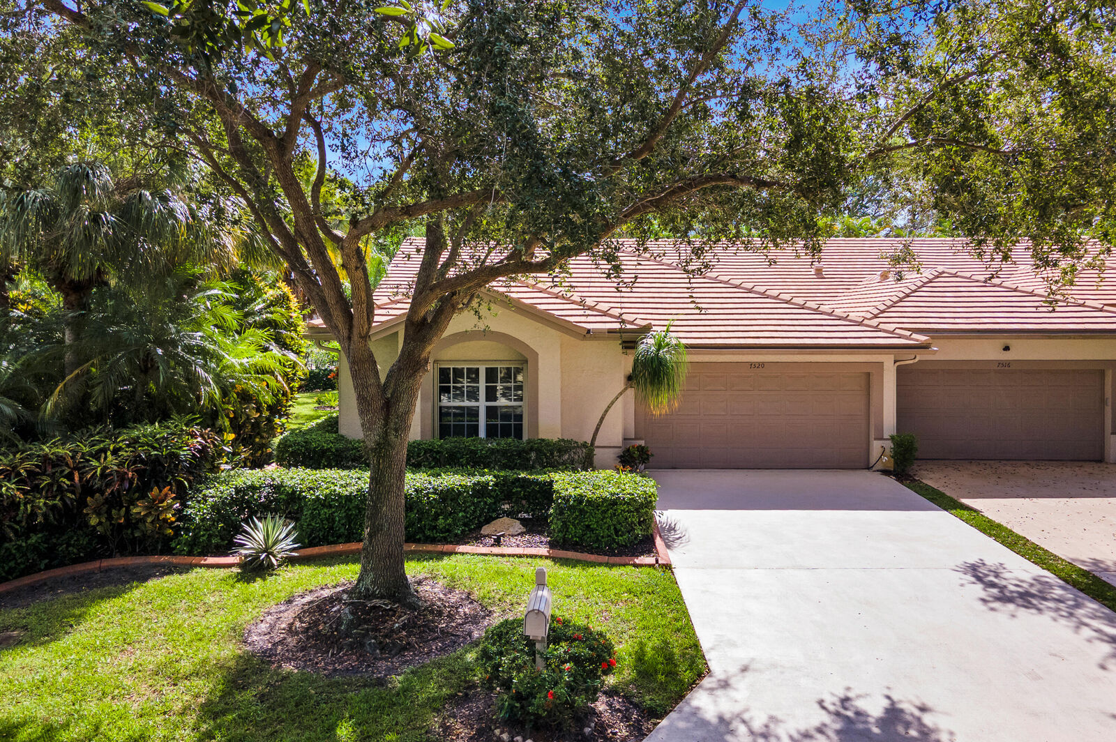 Property Photo:  7520 Rockbridge Circle  FL 33467 