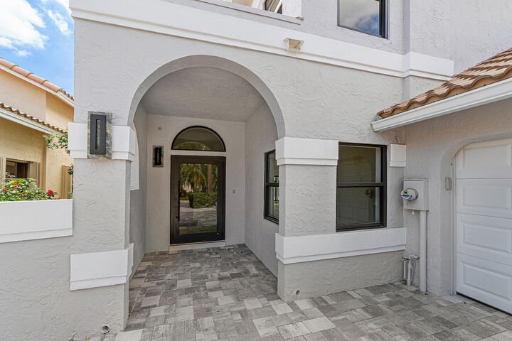 Property Photo:  5068 Via De Amalfi Drive  FL 33496 