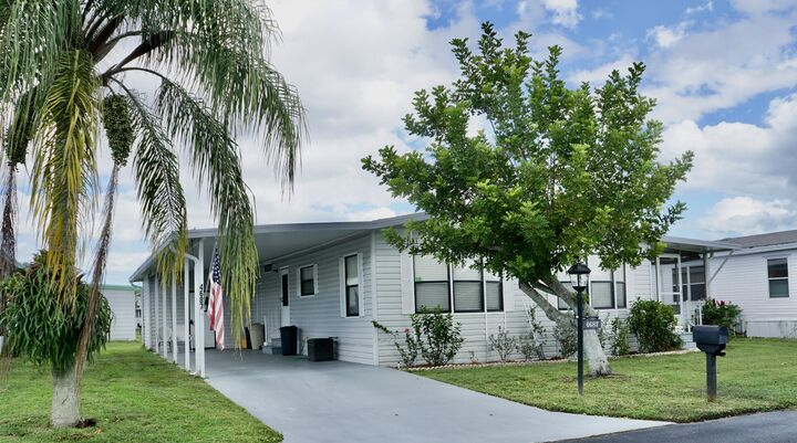 Property Photo:  4687 SE Copperwood Terrace  FL 34997 