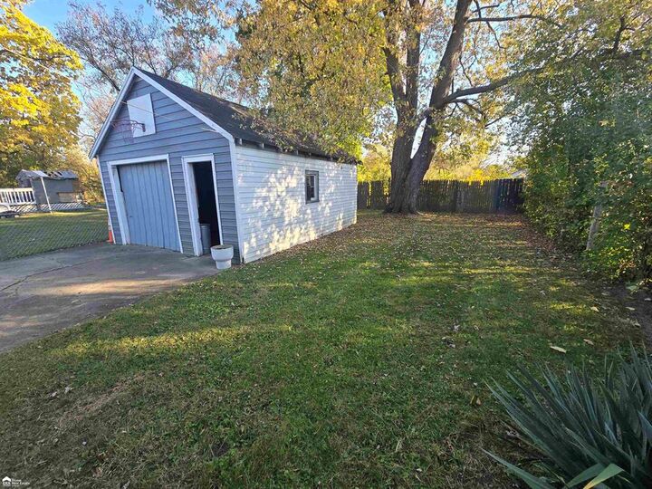 Property Photo:  614 E Hobson Street  MI 48505 