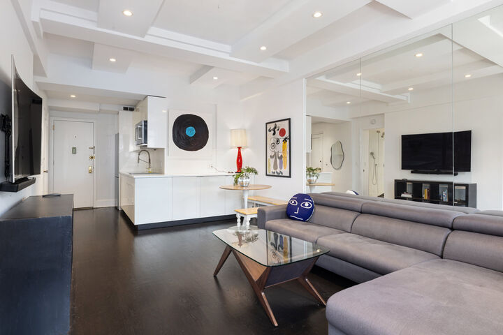 Property Photo:  24 5th Avenue 1609  NY 10011 