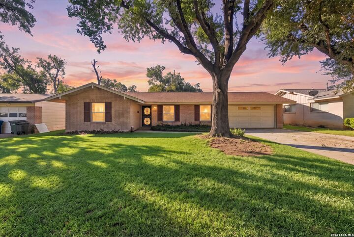 Property Photo:  322 Dawnridge Dr  TX 78213 