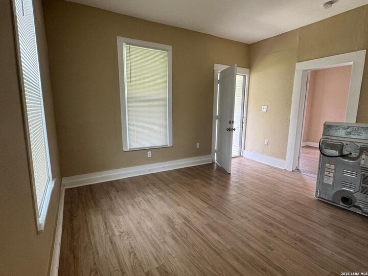 Property Photo: 326 Stonewall St TX 78214