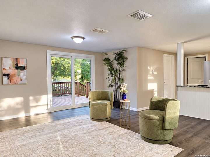 Property Photo: 705 Short Ave TX 78155