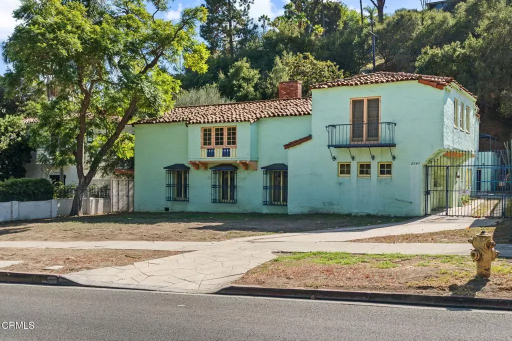 Property Photo:  2641 N Vermont Avenue  CA 90027 