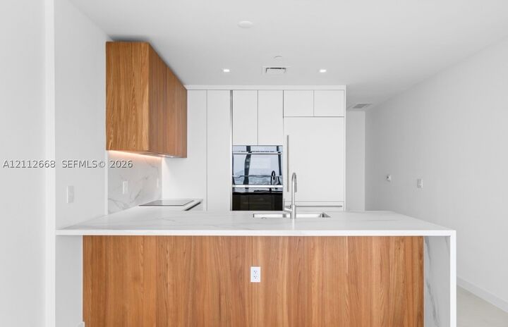 Property Photo: 1400 Biscayne Blvd 1803 FL 33132