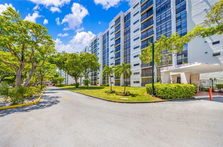 Property Photo: 17021 N Bay Rd 101 FL 33160