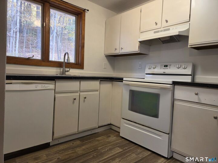 Property Photo: 1730 Farmington Avenue CT 06085