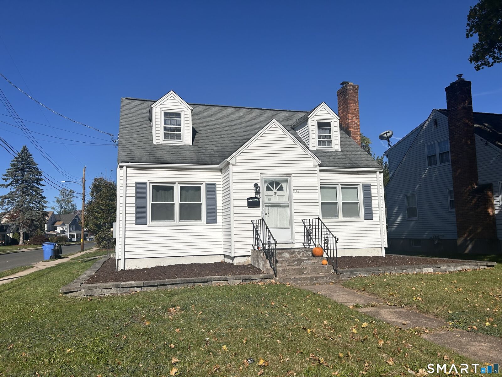Property Photo:  103 West Center Street  CT 06040 
