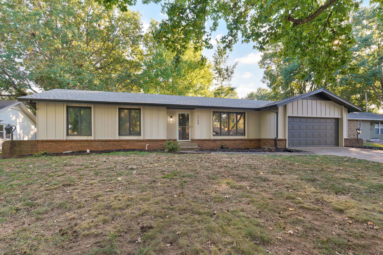 Property Photo: 1754 E Cardinal Street MO 65804