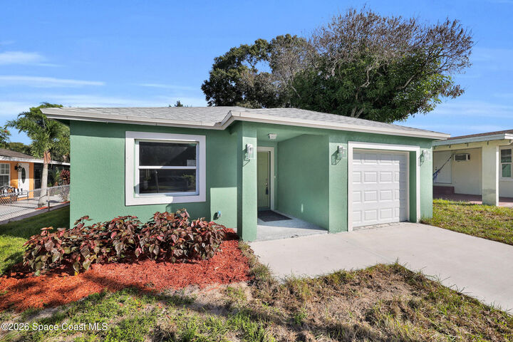 Property Photo: 2002 Avenue M FL 34950