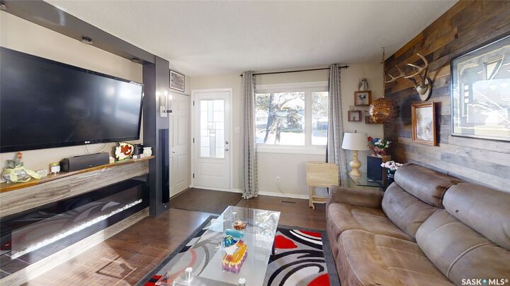 Property Photo:  857 Macklem Drive  SK S7L 4K1 