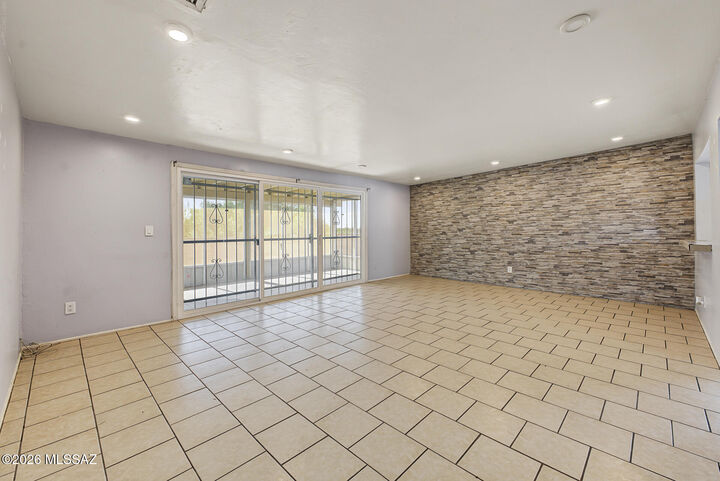 Property Photo: 8962 E 39th Street AZ 85730