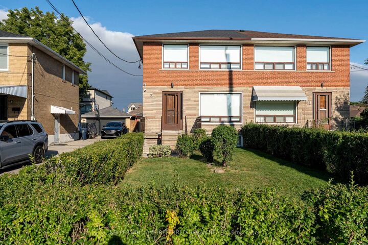 Property Photo:  3 Duckworth Street  ON M6M 4W3 