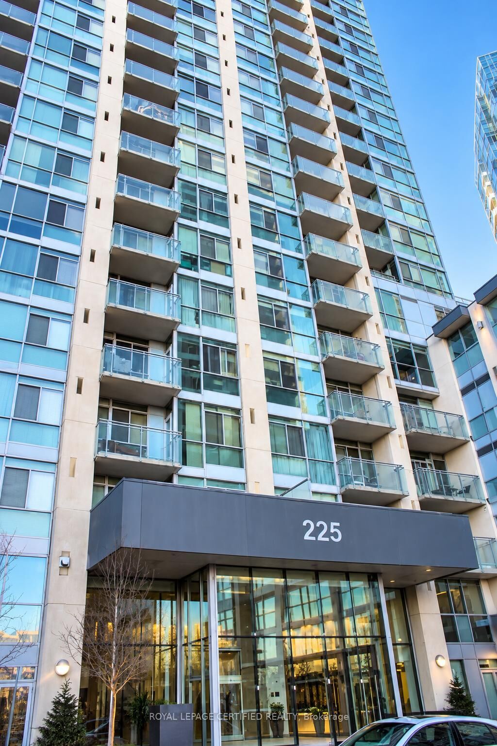 Property Photo:  225 Webb Drive 3206  ON L5B 3Y5 