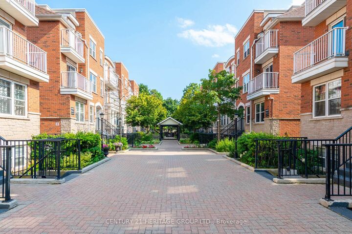 Property Photo: 37 Four Winds Drive 24 ON M3J 1K7