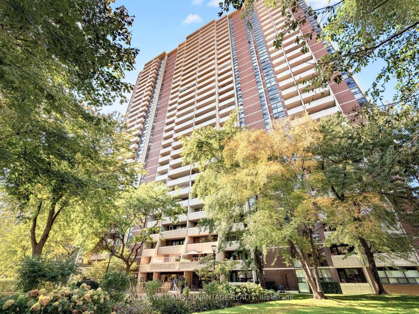 Property Photo: 40 Homewood Avenue 807 ON M4Y 2K2