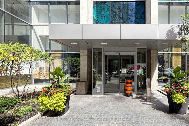 Property Photo: 38 Grenville Street 1508 ON M4Y 1A5