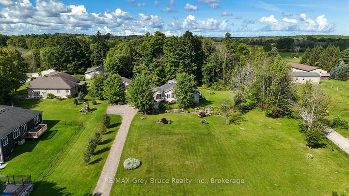 Property Photo:  106 Drive-In Crescent  ON N4K 5N7 