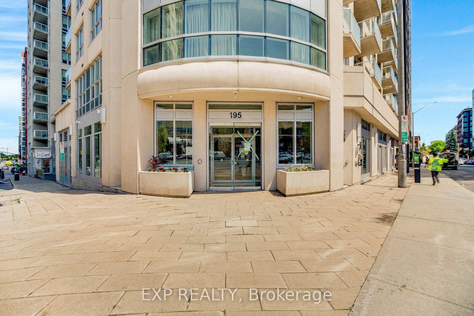 Property Photo: 195 Besserer Street 405 ON K1N 0B6