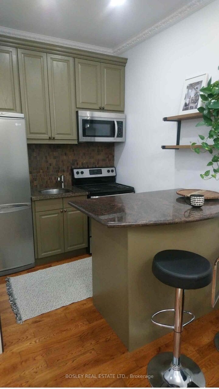 Property Photo:  21 Lansdowne Avenue 2  ON M6K 2V7 