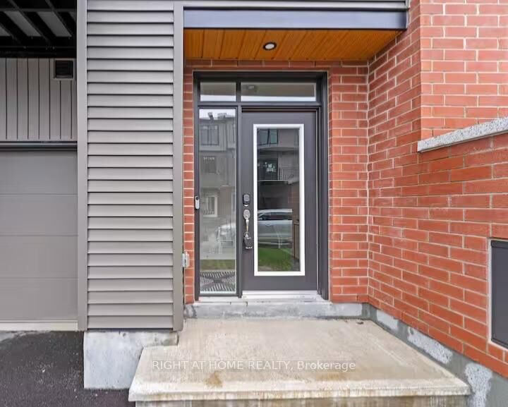 Property Photo:  414 Jewelwing Private  ON K1X 0M7 