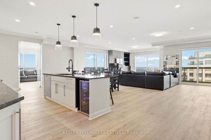 Property Photo:  330 Ridout Street N 2704  ON N6C 3Z3 