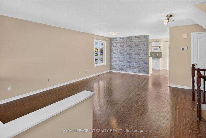 Property Photo:  320 Tivoli Private 12  ON K2E 0A6 