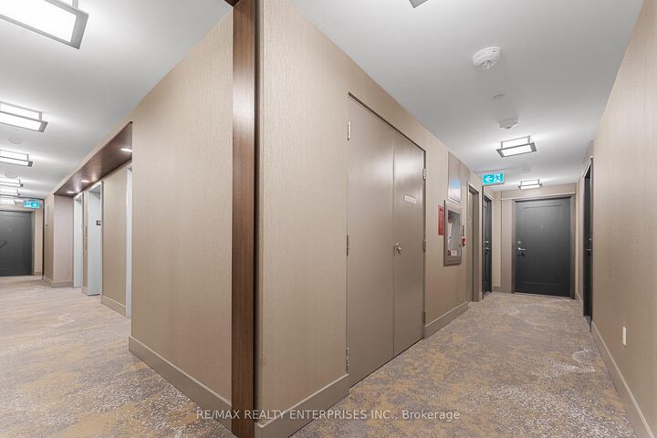 Property Photo: 35 Watergarden Drive 3212 ON L5R 0G8