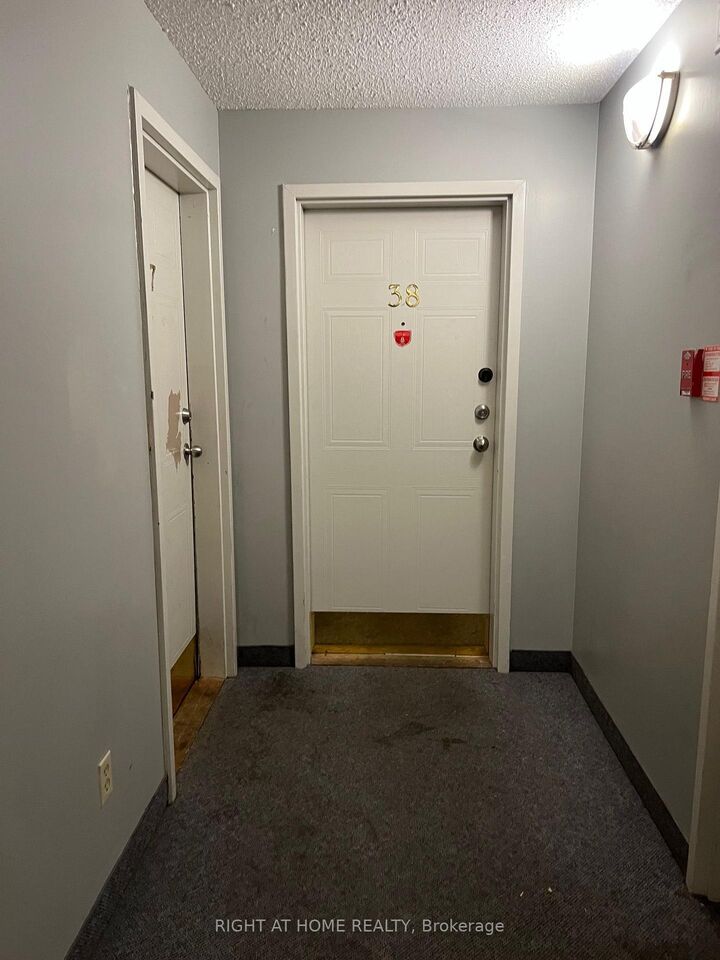 Property Photo: 1096 Jalna Boulevard 38 ON N6E 3B8