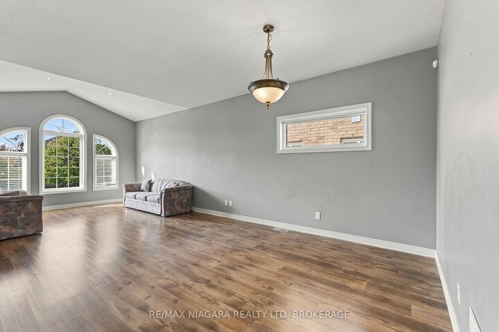 Property Photo:  46 Raspberry Trail  ON L2V 5E3 